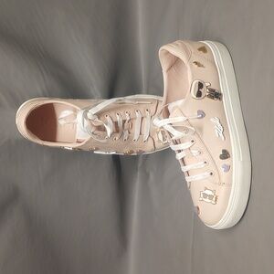 Women's size 9.5 Karl Lagerfeld Cate lace up sneakers tennis shoes
